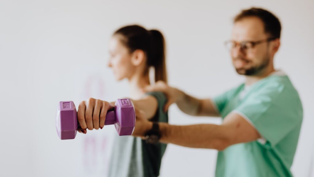 Chiropractor vs Physical Therapist: Which One Should You Visit First?